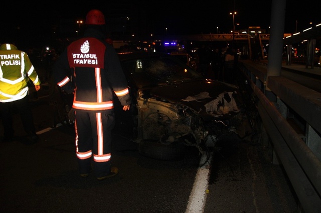 E-5'te Feci Kaza! Araçtan Fırlayan Vatandaş Öldü, 4 Kişi de Yaralandı