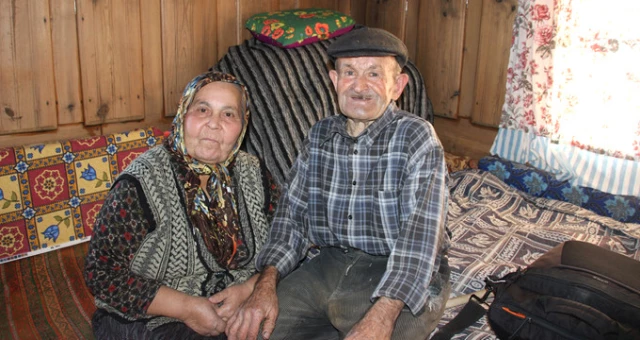 Kastamonulu Yaşlı Çift, 3 Metrelik Kara Rağmen Köylerini Terk Etmiyor
