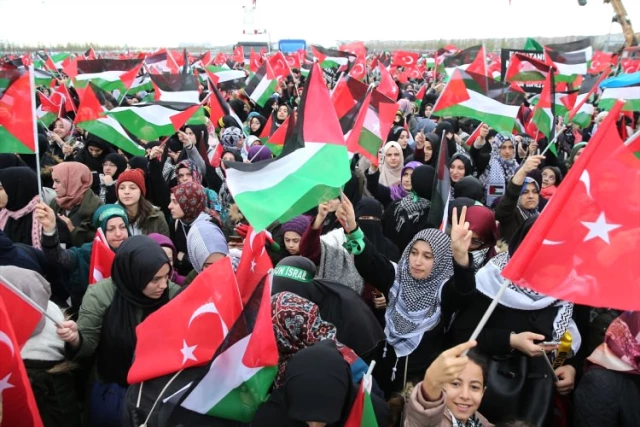 Yenikapı'da Toplanan Binlerce Kişi, ABD'nin Kudüs Kararını Protesto Etti