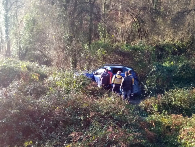 Beykoz'da Yoldan Çıkan Lüks Otomobil, Metrelerce Aşağı Uçtu