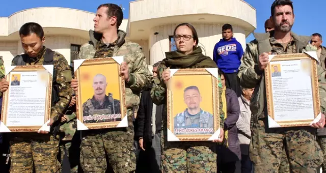 PKK'nın İngiliz Teröristlerinin Cenazesinde, Yabancı Teröristler Şov Yaptı!