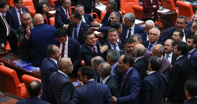 TBMM'de Battal İlgezdi Tartışması! AK Parti'li ve CHP'li Vekiller Arasında Gerginlik Yaşandı