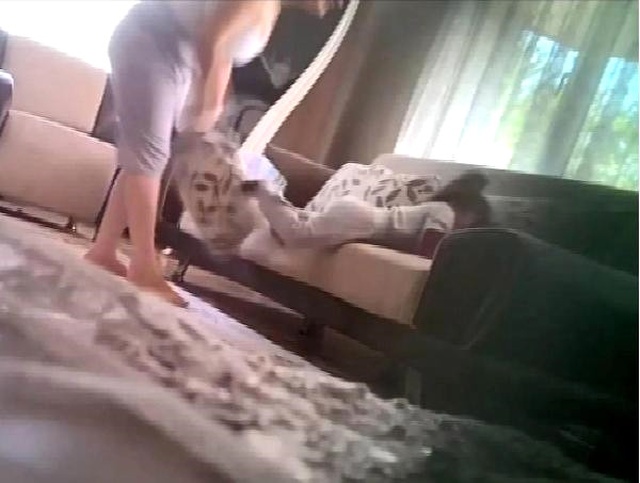 Kızının Vücudundaki Morluklardan Şüphelenen Baba, Anne Vahşetini Gizli Kamerayla Ortaya Çıkardı