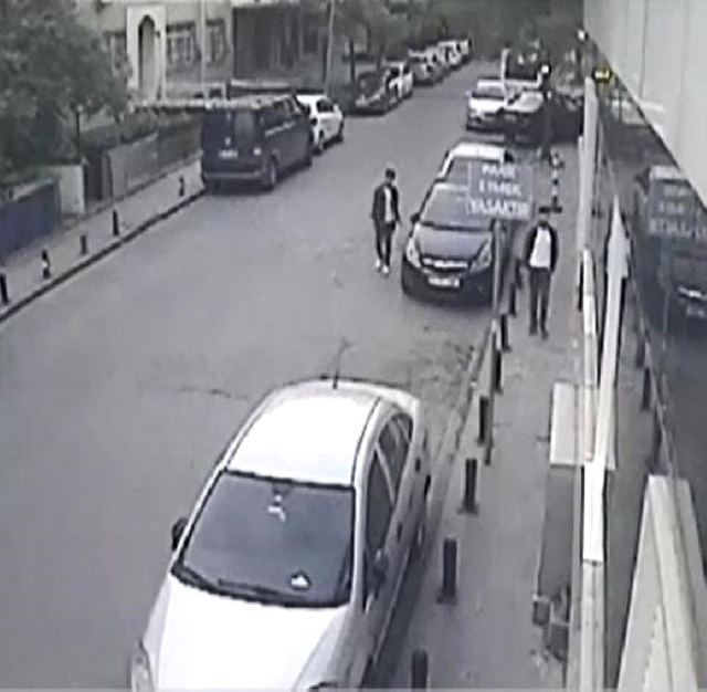 Evlere Girip Arabaların Anahtarlarını Çalan Hırsızı, Tükürüğü Ele Verdi
