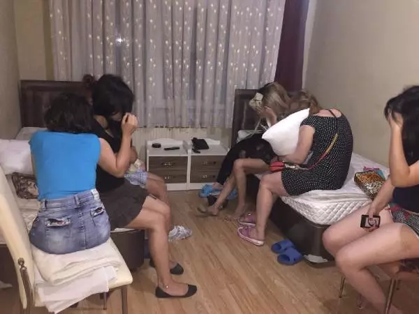 Trabzon'daki Fuhuş Baskınında Hayat Kadınları Kıskıvrak Yakalandı