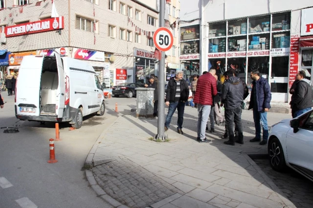 Filmlere Konu Olacak Soygun! Aracın Lastiğini Kesip Para Çantasını Çaldılar