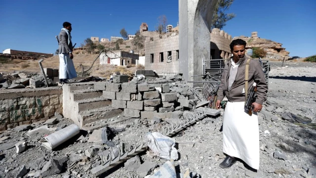 Yemen'de Eski Müttefiklerin İç Çatışması, Başkent Sana'daki Yıkımı Nasıl Artırıyor?