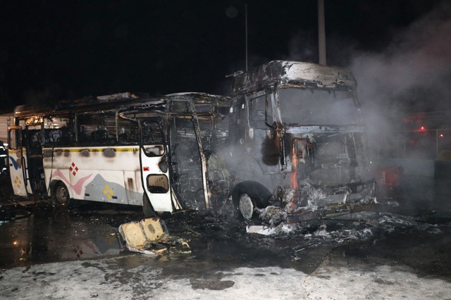İşçileri Taşıyan Midibüs TIR'a Çarptı, Kazada 16 Kişi Yaralandı