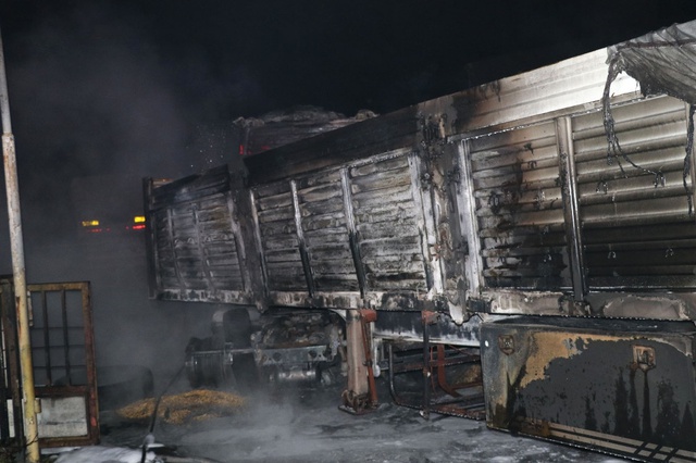 İşçileri Taşıyan Midibüs TIR'a Çarptı, Kazada 16 Kişi Yaralandı
