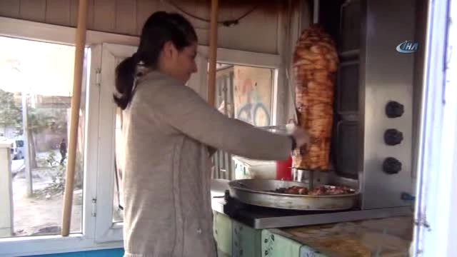 Mardinli Fazilet Hayata Döner Bıçağıyla Meydan Okuyor