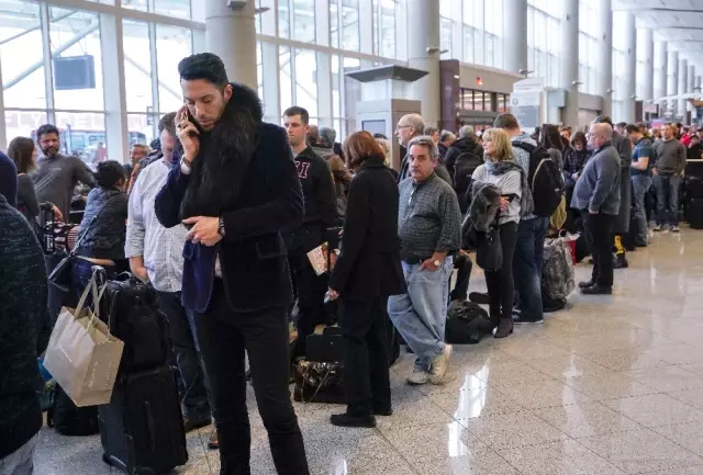 ABD'de Havaalanındaki Elektrik Kesintisi Nedeniyle Yüzlerce Uçuş İptal Edildi