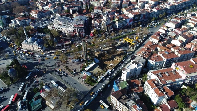 Beşiktaş'ta Metro Kazısında Ortaya Çıkan 3 Bin 500 Yıllık Mezarlıklar Havadan Görüntülendi