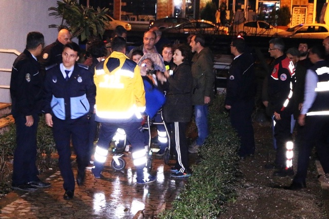 Bilgisayar Bomba Gibi Patladı, Çıkan Yangında 20 Kişi Dumandan Etkilendi