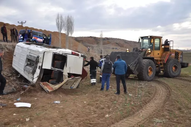 Engelli Öğrencileri Taşıyan Servis Minibüsü Devrildi: 13 Yaralı