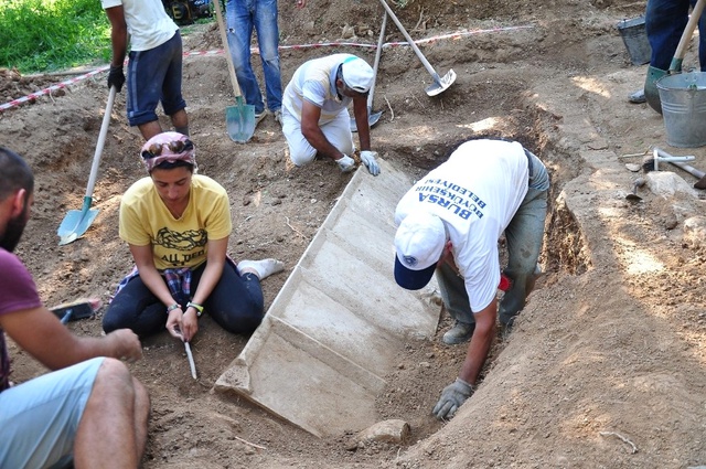Bursa'da Roma Dönemine Ait 3 Lahitin Bulunduğu Tarla, Açık Hava Müzesi Olacak