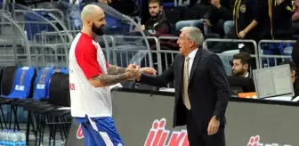 Fenerbahçe Taraftarı Pero Antic'i Bağrına Bastı