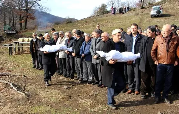 Yangında Can Veren 3 Kardeş, Kefenleriyle Uğurlandı