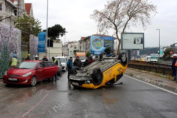 Boş Yolda Araca Çarpıp Takla Atan Taksi Şoförü, Kazaya Kendisi de İnanamadı