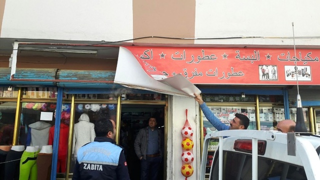 Arapça Tabelalar Bir Bir Sökülüyor
