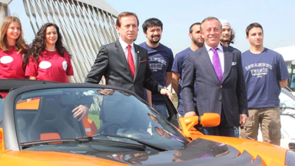 Ali Ağaoğlu'nun İTÜ'ye Bağışladığı Tesla Otomobil Çürümeye Terk Edildi