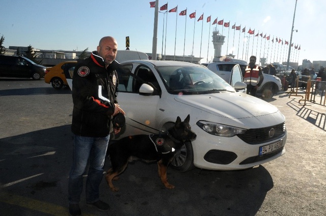 İstanbul'da Yılbaşı Öncesi 'Kurt Kapanı 13' Operasyonu! Bin 200 Polis Arama Yapıyor