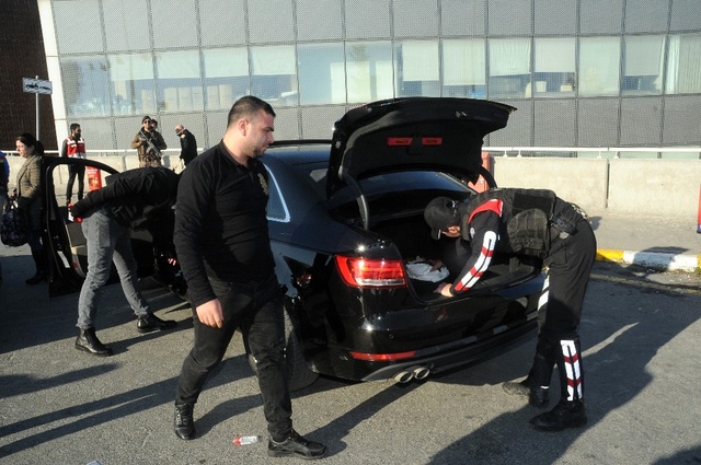İstanbul'da Yılbaşı Öncesi 'Kurt Kapanı 13' Operasyonu! Bin 200 Polis Arama Yapıyor