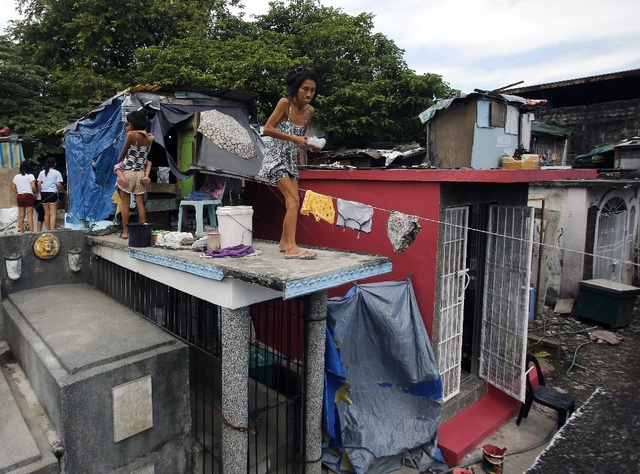 Felaketi Yaşayan Filipinliler'de Mezarlıklar Bile Dolu, Evsizler Sokakta Kaldı