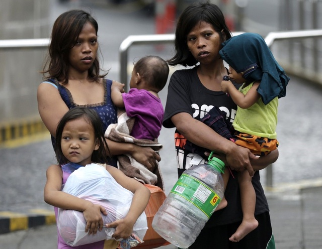Felaketi Yaşayan Filipinliler'de Mezarlıklar Bile Dolu, Evsizler Sokakta Kaldı