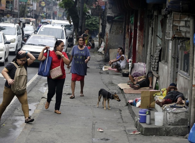 Felaketi Yaşayan Filipinliler'de Mezarlıklar Bile Dolu, Evsizler Sokakta Kaldı