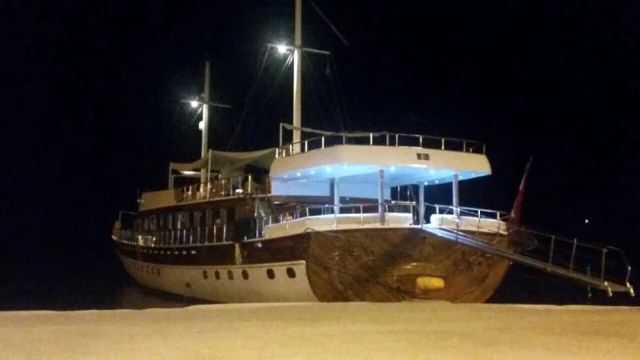 Yunanistan'ın Kalimnos Adası'nda El Konulan Türk Tur Teknesinin Personeline Linç Girişimi