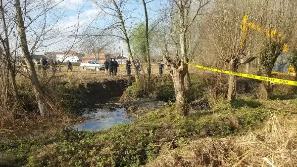 Düzce'de Resmi İzinleri Alan Vatandaş, Arazide Define Kazısı Başlattı