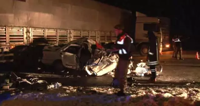 Hatalı U Dödüşü Yapan TIR'a Otomobil Çarptı: 1 Ölü, 3 Yaralı