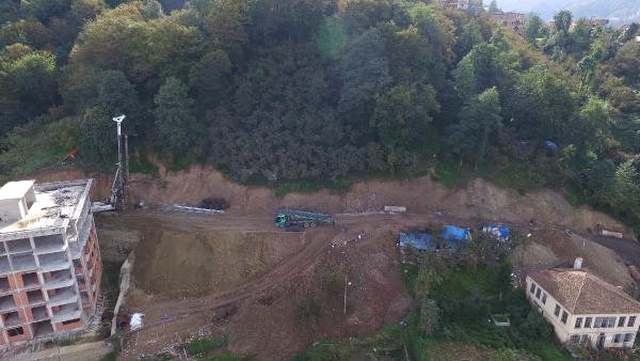 Sürmene'de Bir Mahalle Denize Kayıyor! 7 Bina Boşaltıldı, 200 Kişi Tahliye Edildi