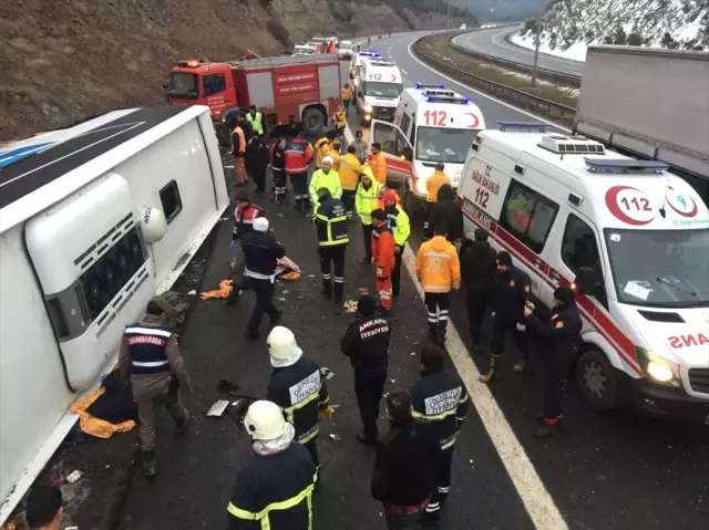 Ankara'da Yolcu Otobüsü Devrildi: 2 Ölü, 20 Yaralı