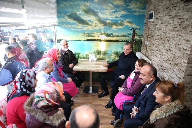 Esnafın Ricasını Kırmadı! Erdoğan Börekçide Vatandaşlarla Sohbet Etti