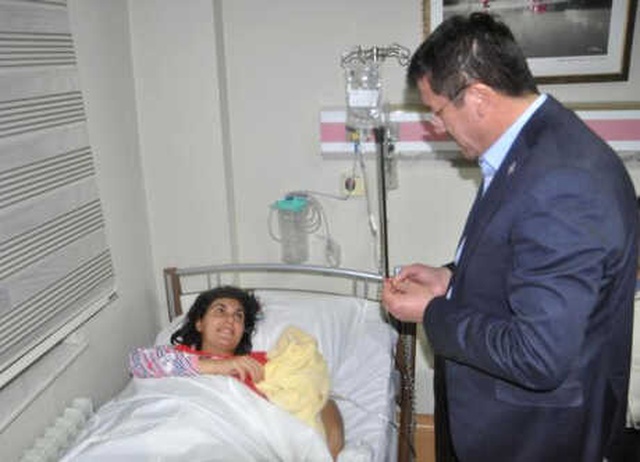 2018'in İlk Bebekleri Denizli'de Dünyaya Geldi! İlk Ziyaretçileri Bakan Zeybekci Oldu