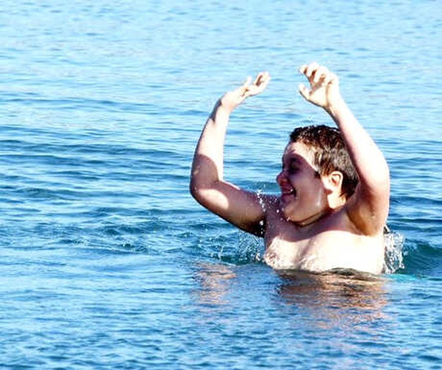 Bodrum 2018'i Güneşle Karşıladı, Bikinisini Kapan Sahile Koştu