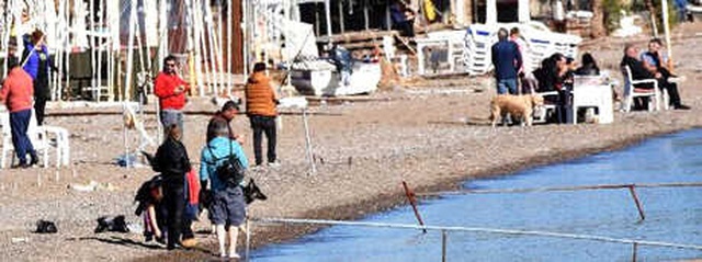 Bodrum 2018'i Güneşle Karşıladı, Bikinisini Kapan Sahile Koştu