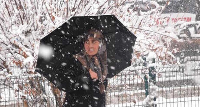 Erzurum, Yeni Yılda Beyaza Büründü! Kar Kalınlığı 10 Santimi Geçti