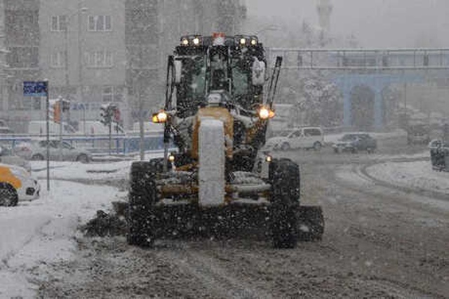 Erzurum, Yeni Yılda Beyaza Büründü! Kar Kalınlığı 10 Santimi Geçti