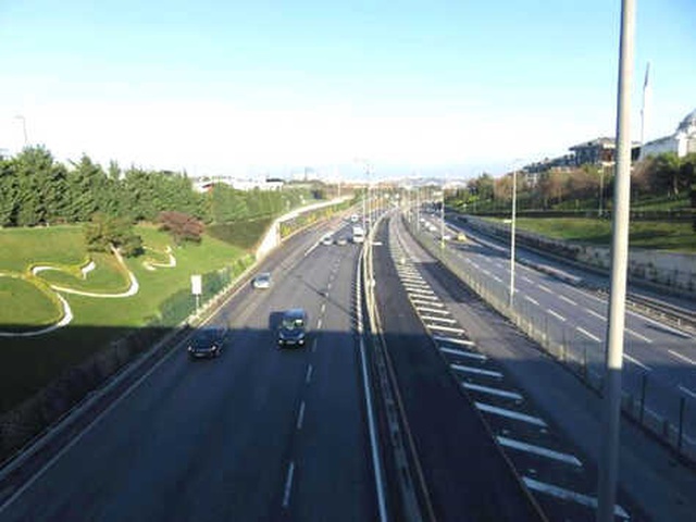 İstanbul'da Yılın İlk Gününde Yollar Boş Kaldı! Trafik Yoğunluğu Yüzde 1'i Gördü