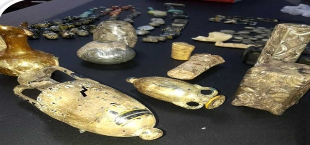 Suriyeliler, Paha Biçilemeyen Tarihi Eserlerini Satamadan Yakalandı