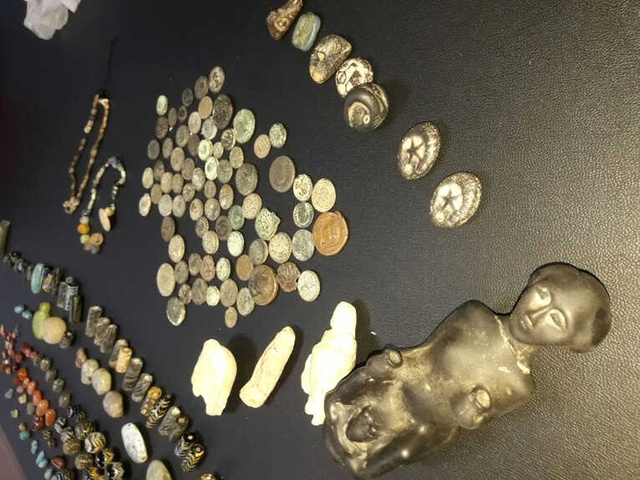Suriyeliler, Paha Biçilemeyen Tarihi Eserlerini Satamadan Yakalandı