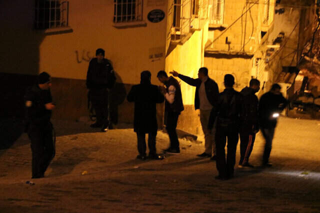 Gaziantep'te Hırsızlık Operasyonu Yapan Polislere Ateş Açıldı: 1 Polis Yaralı