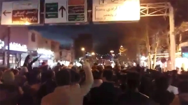 İran'da Gerilim Gittikçe Artıyor! Protestolar 29 Kente Sıçradı: Ölü Sayısı 18'e Yükseldi