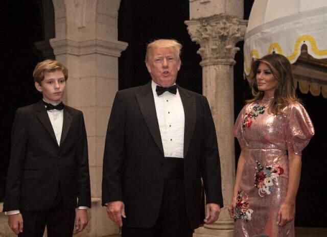 Melania Trump'ın Yılbaşı Davetinde Giydiği Kıyafette Türk Modacı İmzası