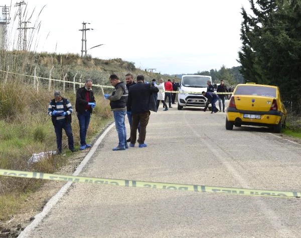 Adana'da Boğazı Kesilen Taksicinin Cansız Bedeni Yol Kenarında Bulundu