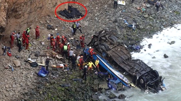 Peru'da Kamyonla Çarpışan Otobüs Uçuruma Yuvarlandı: 36 Ölü, 6 Yaralı