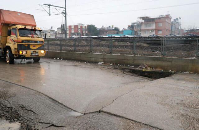 Adana Etkili Olan Yağışlar Nedeniyle Araçlar Suya Gömüldü