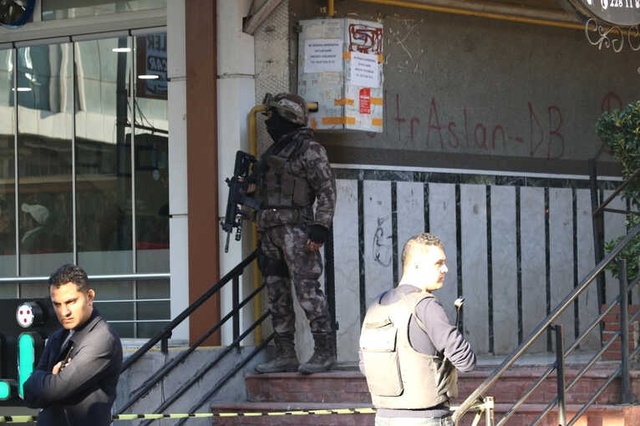 Diyarbakır'da Kafelerin Bulunduğu Binaya Bombalı Saldırı!